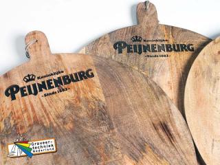 Peijnenburg koek logo branden in broodplank